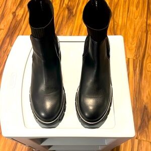 Steve Madden Ankle Boots with Chunky Heel. Size 7.5